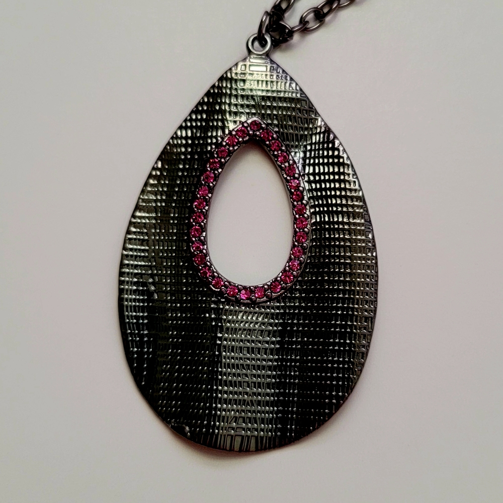 Elegant Black and Pink Teardrop Pendant Necklace And Earrings